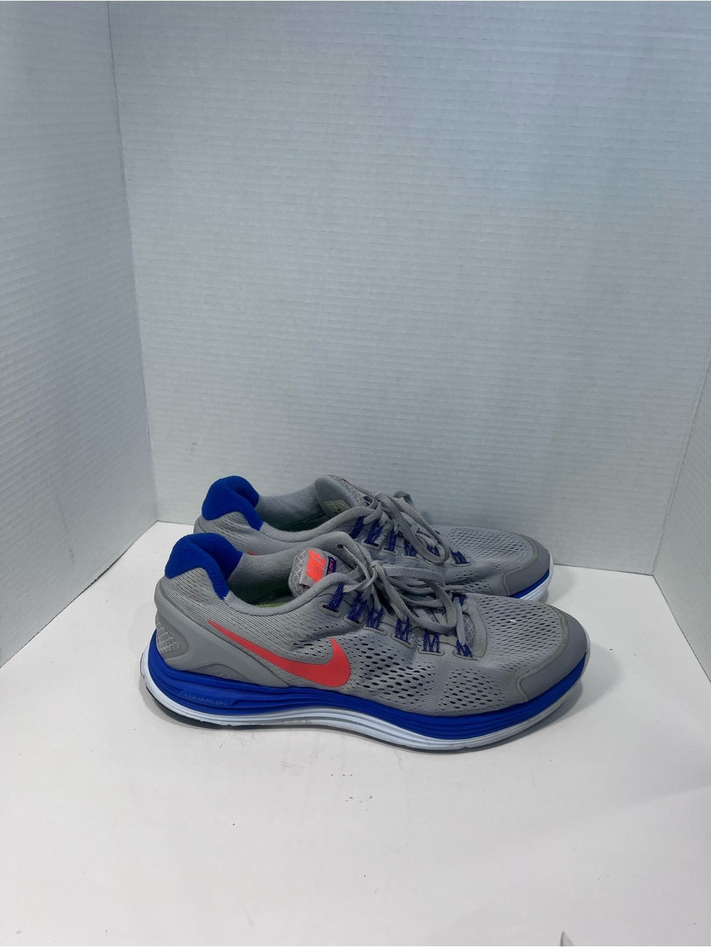 Nike Men’s Gray Athletic Shoes with Blue and Coral Accents